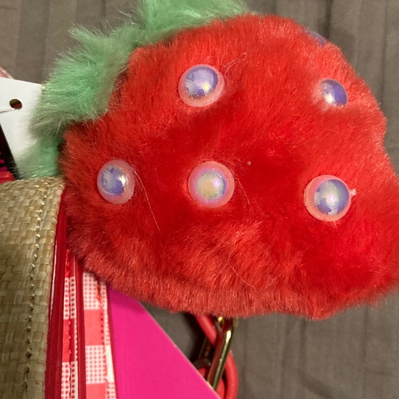 NEW Betsey Johnson Straw Handbag with Red Gingham & Strawberry Accents - Picture 3 of 9